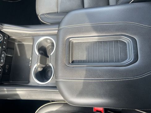 Used 2023 Chevrolet Suburban Premier image 31