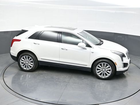 Used 2017 Cadillac XT5 Platinum w/ Driver Assist Package AWD/4WD image 33