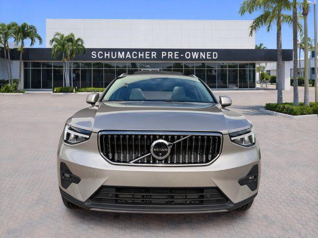 Certified 2024 Volvo XC40 B5 Plus AWD/4WD image 2