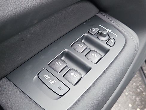 New 2026 Volvo XC60 B5 Plus w/ Protection Package Premier image 18