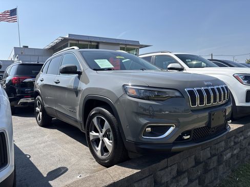 Used 2021 Jeep Cherokee Limited w/ Elite Package AWD/4WD image 2