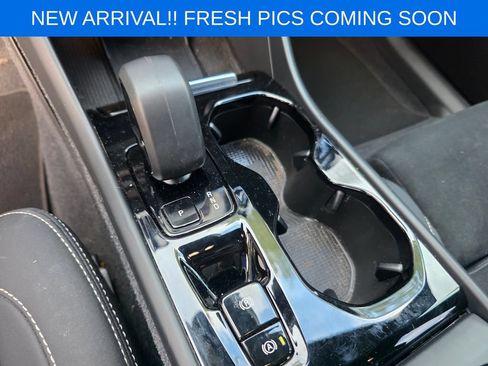 Used 2024 Volvo XC40 B5 Plus w/ Protection Package Premier AWD/4WD image 9