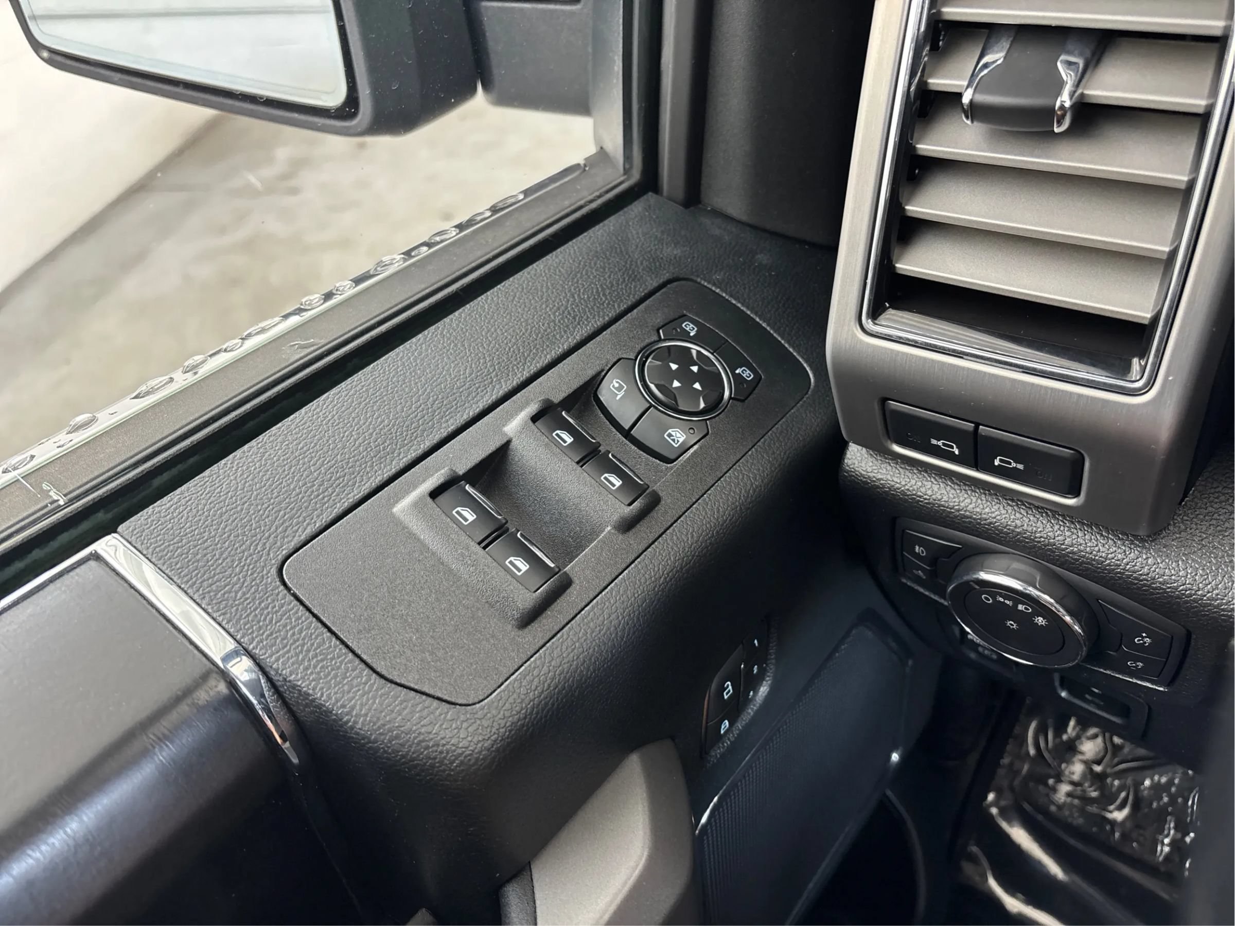 Used 2019 Ford F150 Platinum w/ Equipment Group 701A Luxury AWD/4WD image 41