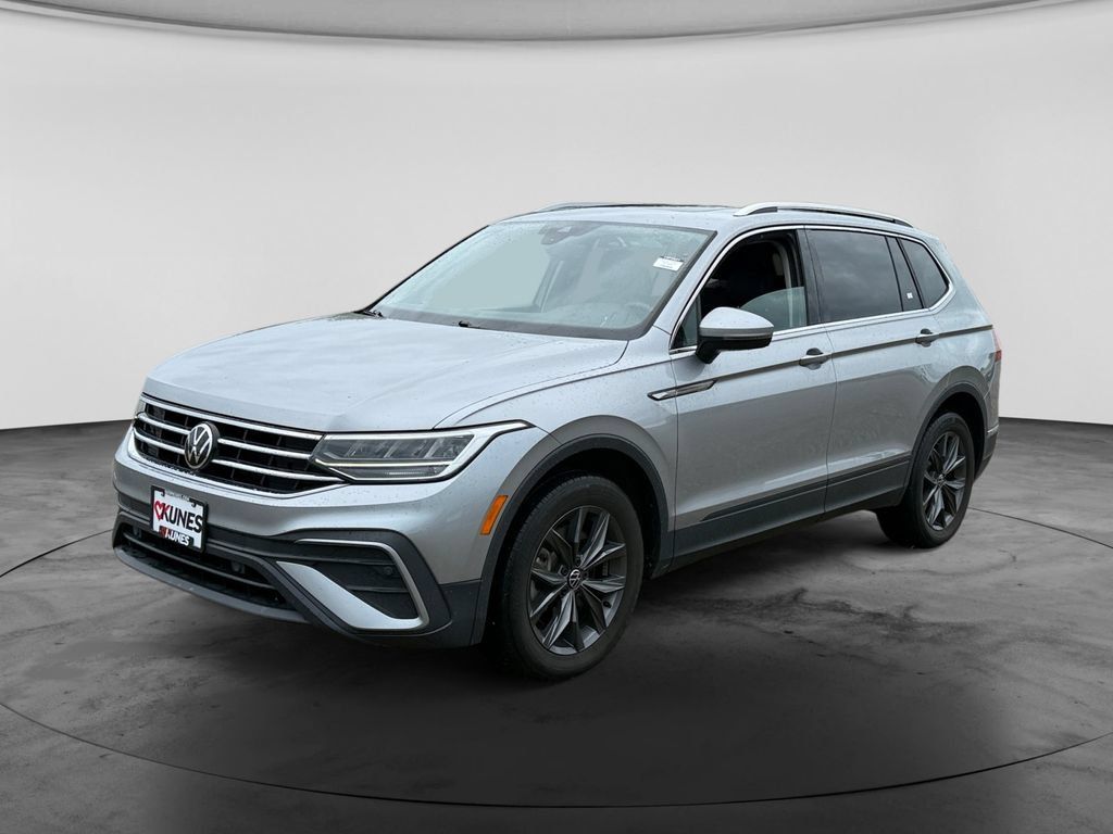 Used 2023 Volkswagen Tiguan SE AWD/4WD image 4
