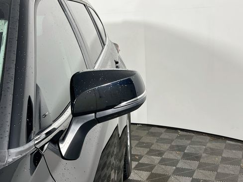 Used 2024 Toyota Highlander LE FWD image 12