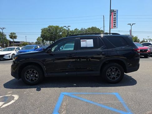 Certified 2025 Honda Pilot TrailSport image 7