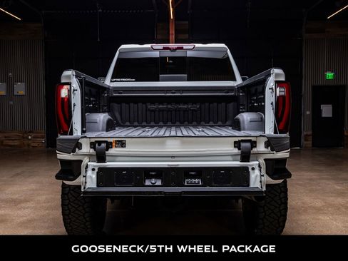 Used 2024 GMC Sierra 2500 Denali Ultimate image 8