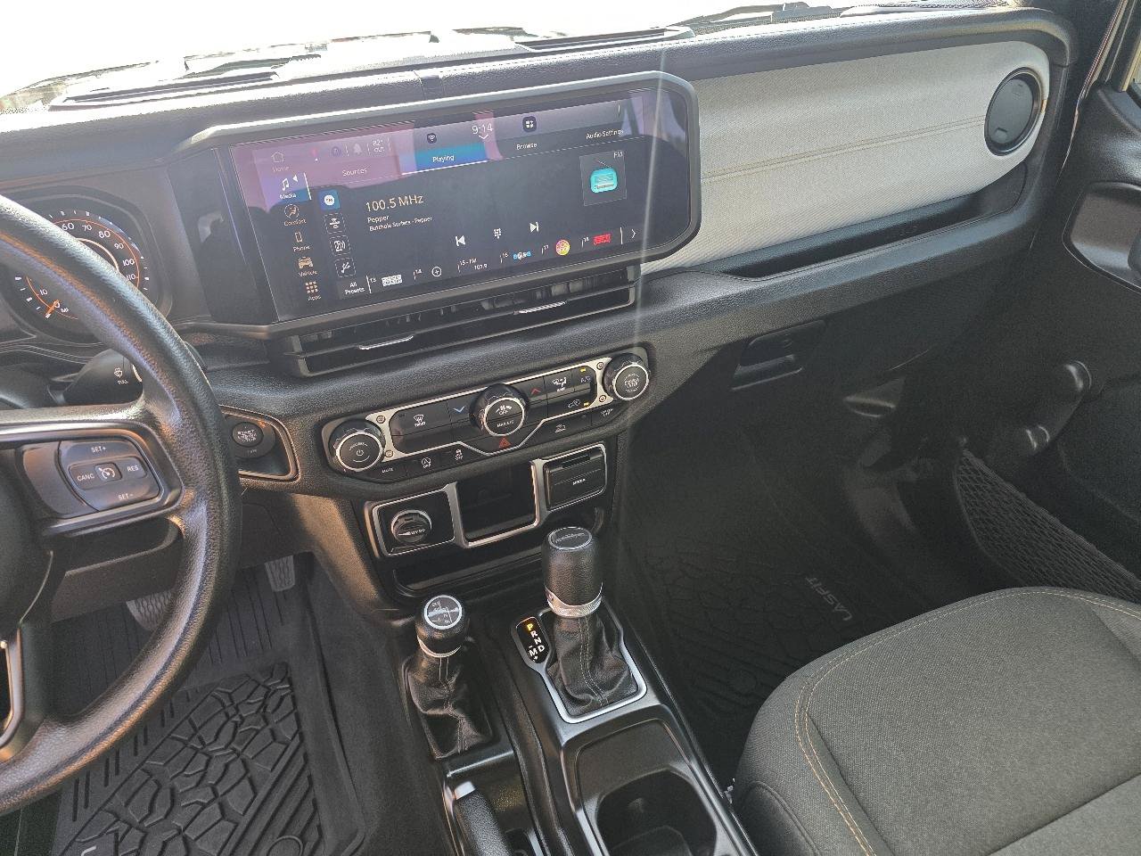 Used 2024 Jeep Gladiator Sport AWD/4WD image 16
