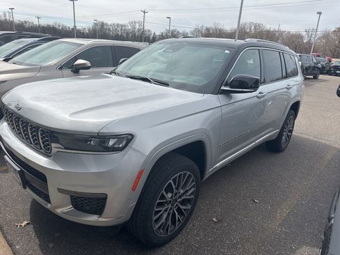 Used 2022 Jeep Grand Cherokee L Summit image 3