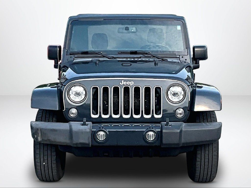 Used 2017 Jeep Wrangler Sahara w/ Connectivity Group AWD/4WD image 4