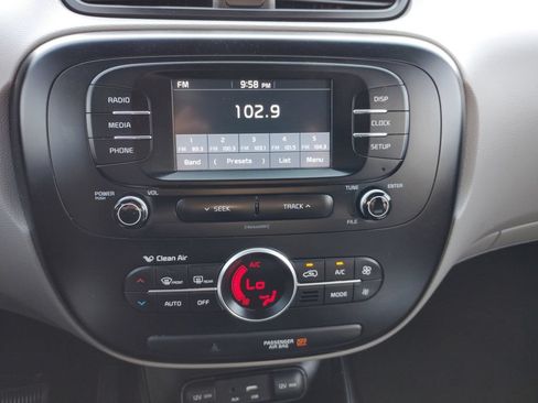 Used 2017 Kia Soul + FWD image 14