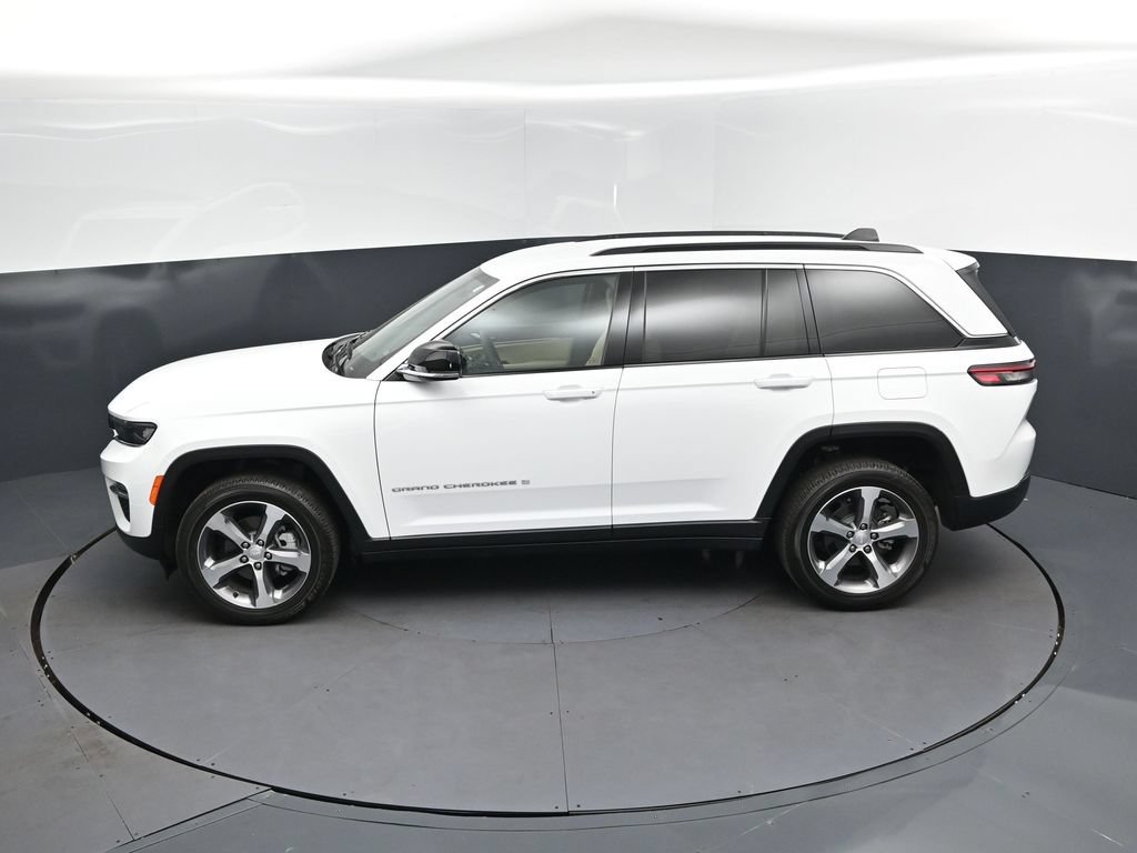 Used 2025 Jeep Grand Cherokee Limited RWD image 32