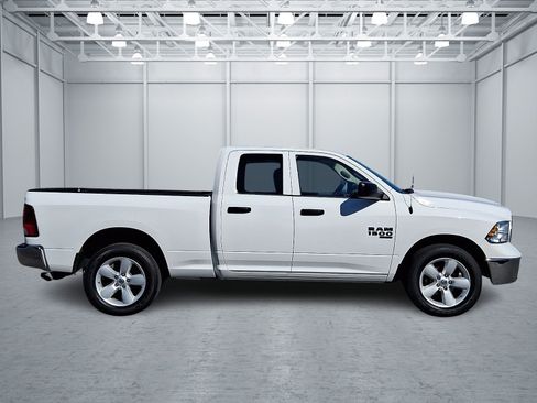Used 2024 RAM 1500 Classic SLT AWD/4WD image 7
