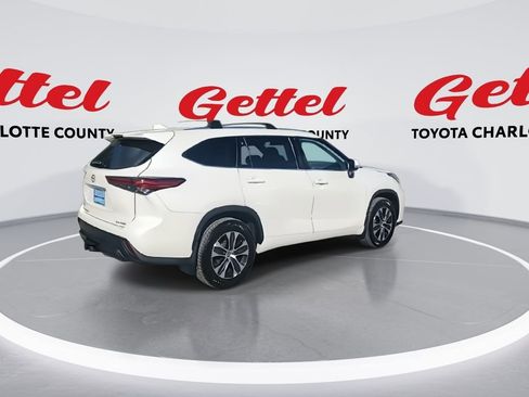 Used 2021 Toyota Highlander XLE image 8