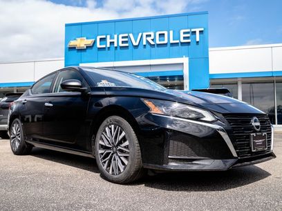 Used 2025 Nissan Altima 2.5 SV