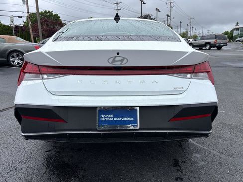 Used 2024 Hyundai Elantra Blue image 4
