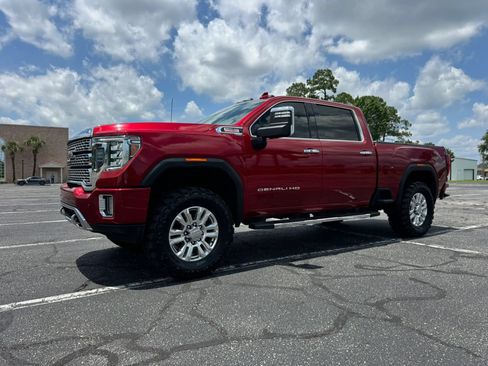 Used 2021 GMC Sierra 2500 Denali w/ Technology Package AWD/4WD image 2