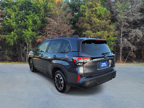 Used 2025 Subaru Forester Premium AWD/4WD image 21