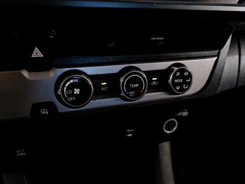 Used 2018 Toyota Tacoma SR image 19