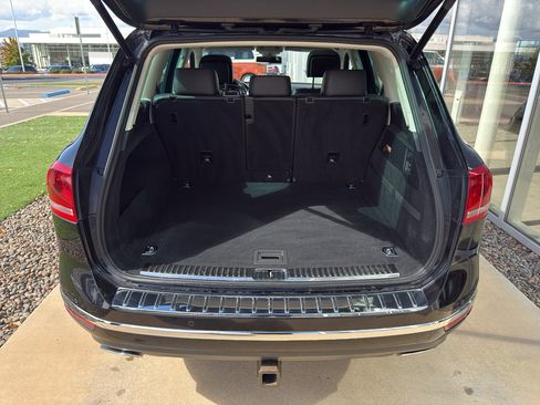 Used 2016 Volkswagen Touareg TDI image 19