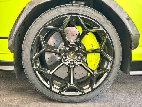Used 2024 Lamborghini Urus Performante AWD/4WD image 15