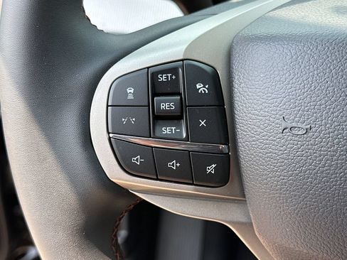 Used 2026 Ford Explorer Active AWD/4WD image 27
