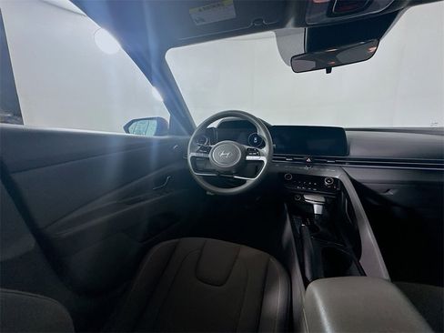 Used 2024 Hyundai Elantra SEL image 9