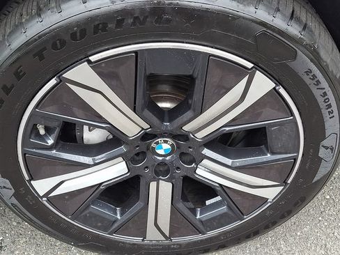 Used 2026 BMW iX xDrive60 w/ Premium Package AWD/4WD image 8