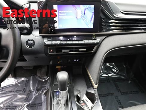 Used 2025 Toyota Camry LE FWD image 11