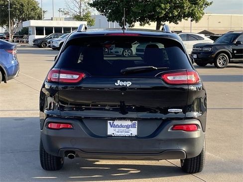 Used 2018 Jeep Cherokee Latitude image 5