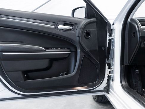 Used 2022 Chrysler 300 Touring image 21