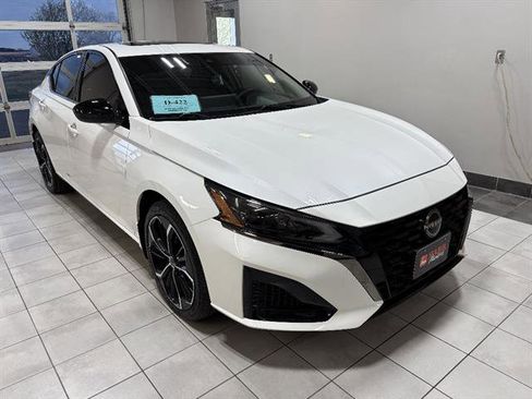 Used 2024 Nissan Altima 2.5 SR w/ SR Premium Package AWD/4WD image 5
