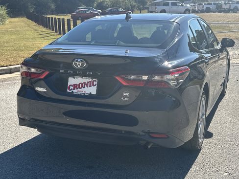 Used 2022 Toyota Camry LE image 5