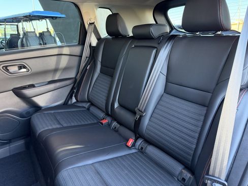 Used 2025 Nissan Rogue SV image 36