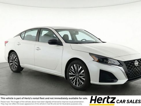 Used 2025 Nissan Altima 2.5 SV image 1