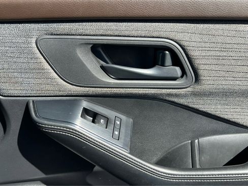 Used 2021 Nissan Rogue S image 18