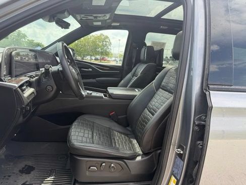 Used 2022 Cadillac Escalade ESV Sport Platinum AWD/4WD image 7