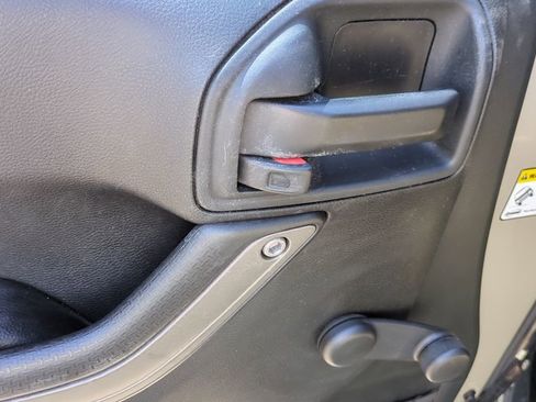 Used 2018 Jeep Wrangler Unlimited Sport w/ Connectivity Group image 12