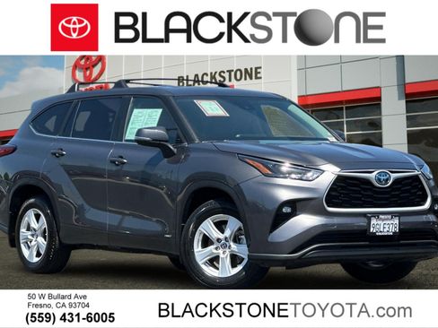 Used 2023 Toyota Highlander LE AWD/4WD image 1