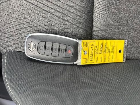 Used 2024 Nissan Rogue SV image 30