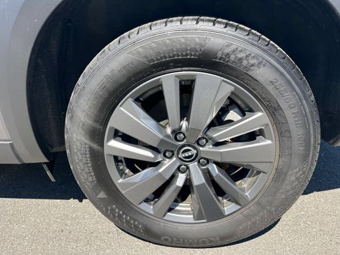 Used 2025 Nissan Pathfinder SV FWD image 33