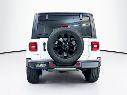 Used 2023 Jeep Wrangler Unlimited Sahara w/ Cold Weather Group AWD/4WD image 7