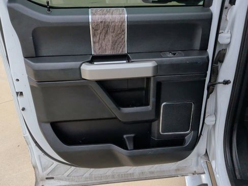 Used 2017 Ford F350 Lariat w/ Chrome Package image 31