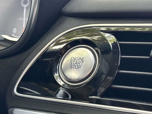 Used 2023 Genesis G70 2.0T RWD image 17