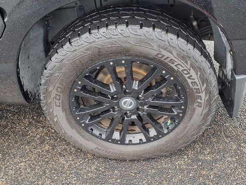 Used 2018 Nissan Titan SV w/ SV Convenience Package RWD image 20