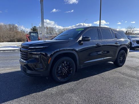 Certified 2024 Chevrolet Traverse LS w/ Midnight/Sport Edition image 2