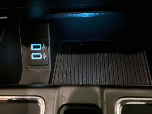 Used 2018 Ford F150 XLT w/ Equipment Group 302A Luxury AWD/4WD image 17