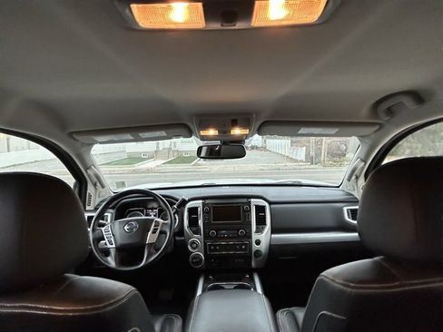 Used 2019 Nissan Titan PRO-4X image 6