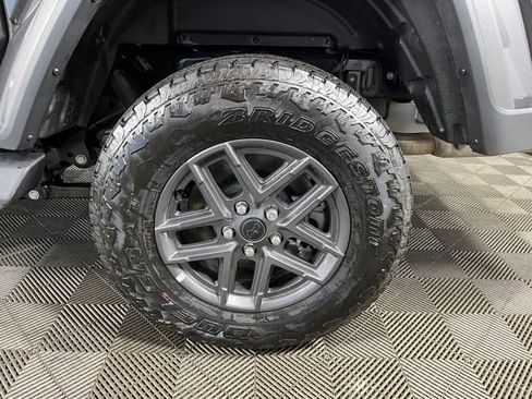 Used 2026 Jeep Gladiator Sport image 11