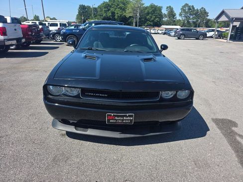 Used 2012 Dodge Challenger SXT RWD image 1
